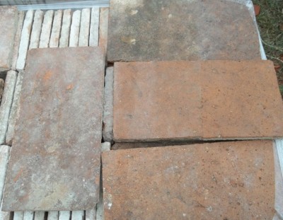 Antico pavimento rettangolare in cotto